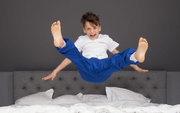 Pjama bedwetting pants - boy jumping